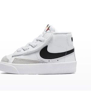 Nike toddler White and Black Sneakers